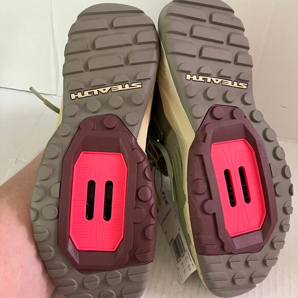 Adidas Women’s Trailcross Clip in Bike Shoes, Quiet Crimson Stealth - Picture 10 of 10